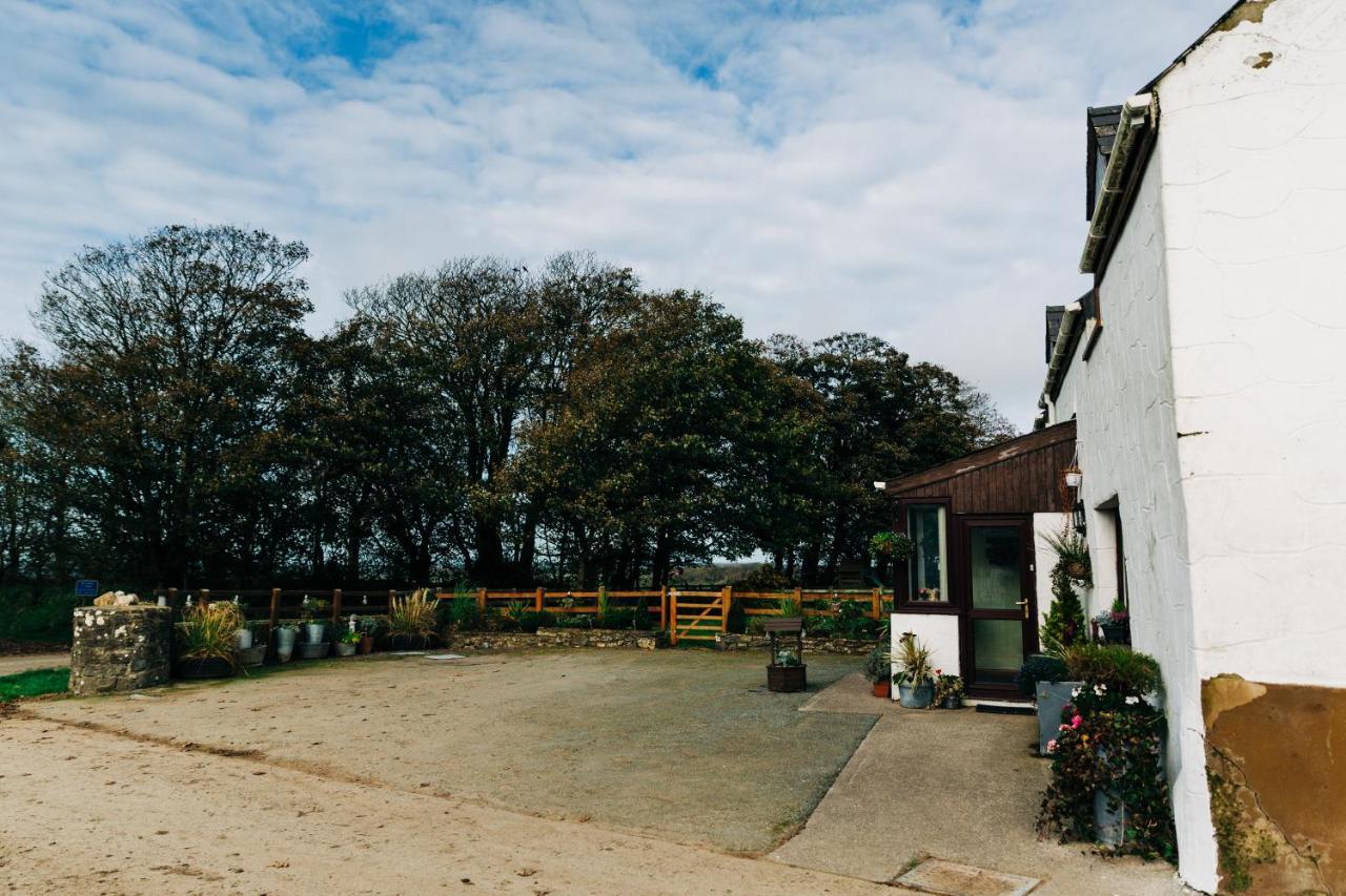 The Farmhouse Lochmeyler Acomodação com café da manhã Llandeloy Exterior foto